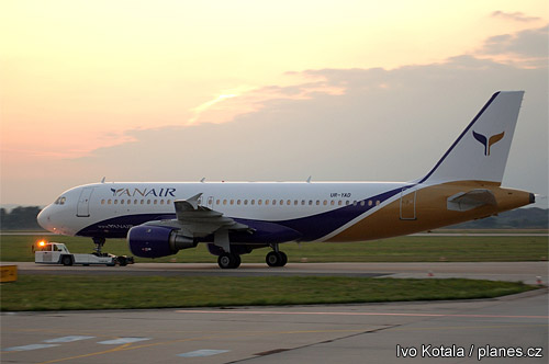yanair320_l.jpg