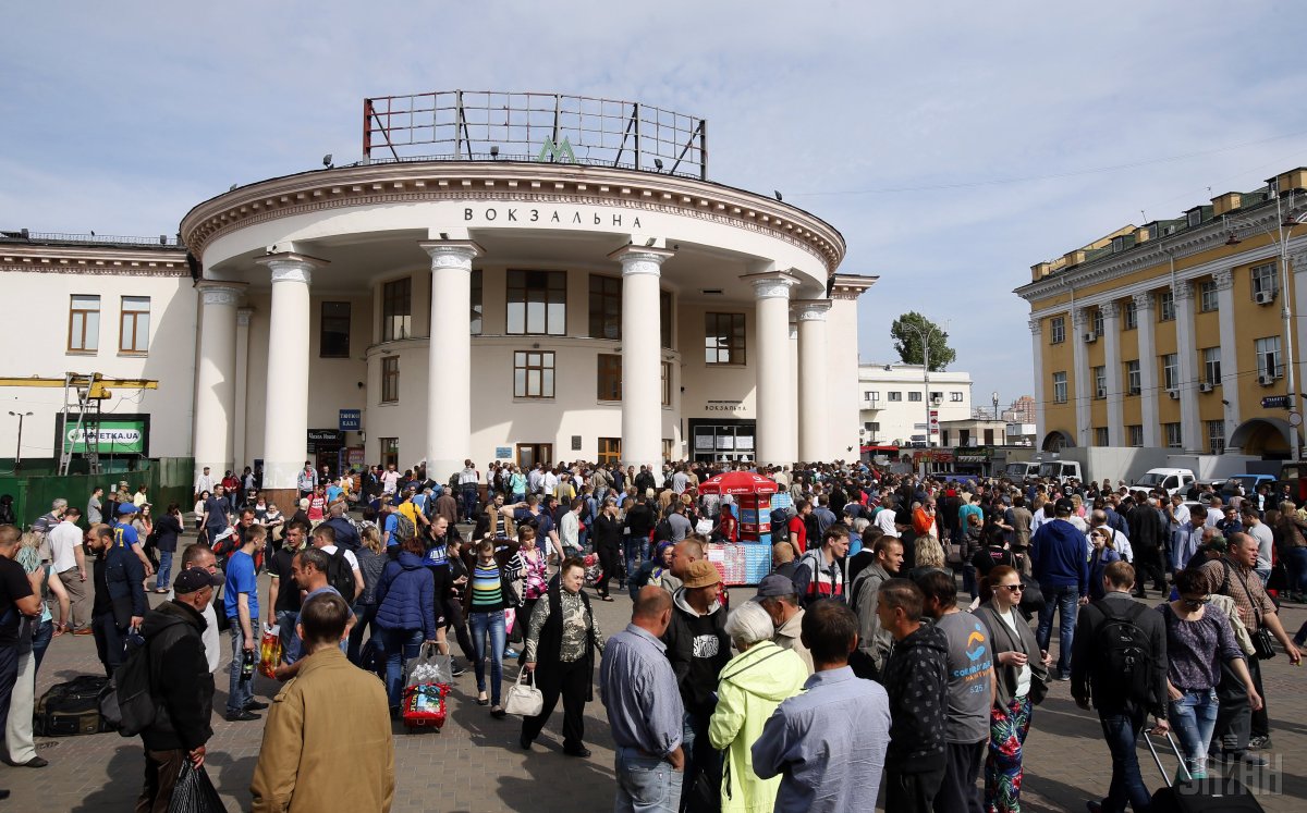 1462972361-7262-s-11-maya-v-kieve-na-chetyire-mesyatsa-ogranichivaetsya-rabota-samoy-zagrujennoy-stantsii-metro-vokzalnoy-na-vremya-remonta-eska.jpg