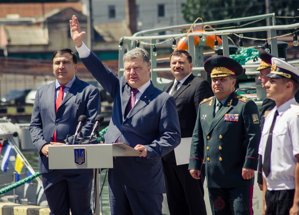 v_odesse_otprazdnovali_den_flota_moryakov_pozdravil_poroshenko_6136.jpg