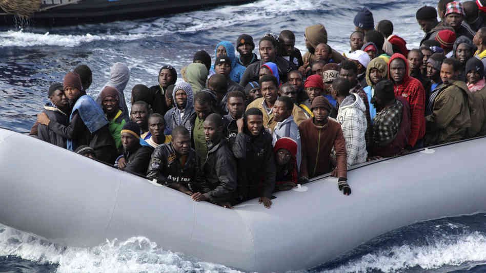 Сотни мигрантов, несмотря на пандемию, пытаются покинуть Ливию