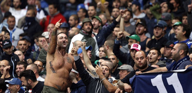 Фанаты киевского Динамо подверглись нападению во время матча в Неаполе