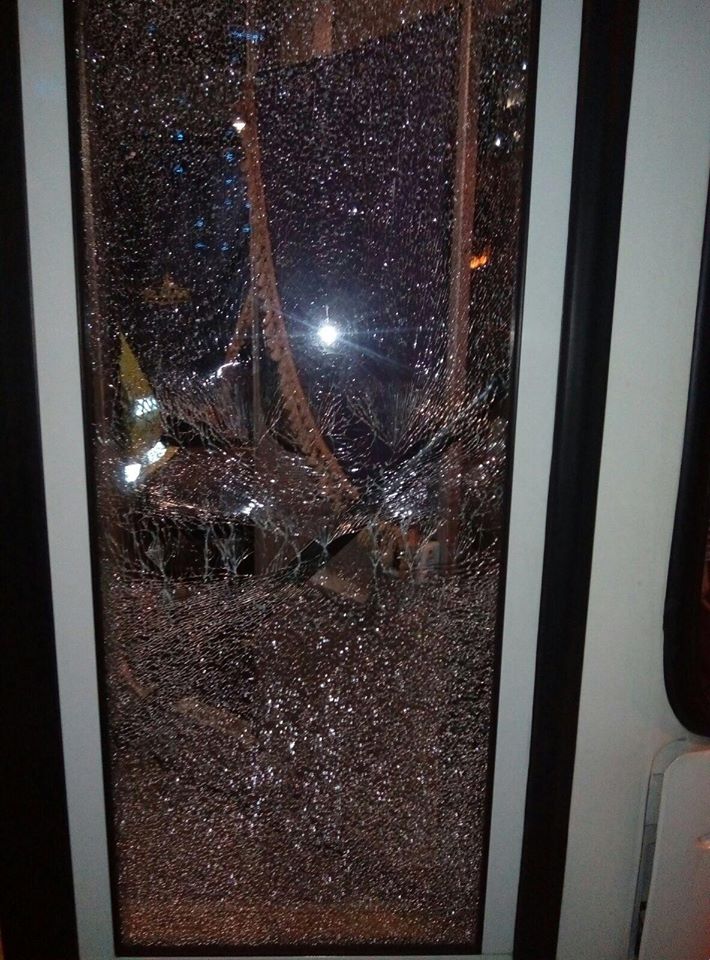 Фотофакт - В Днепре обстреляли троллейбус