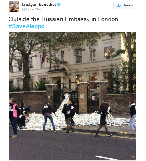 Посольство России забросали пластиковыми руками в Лондоне
