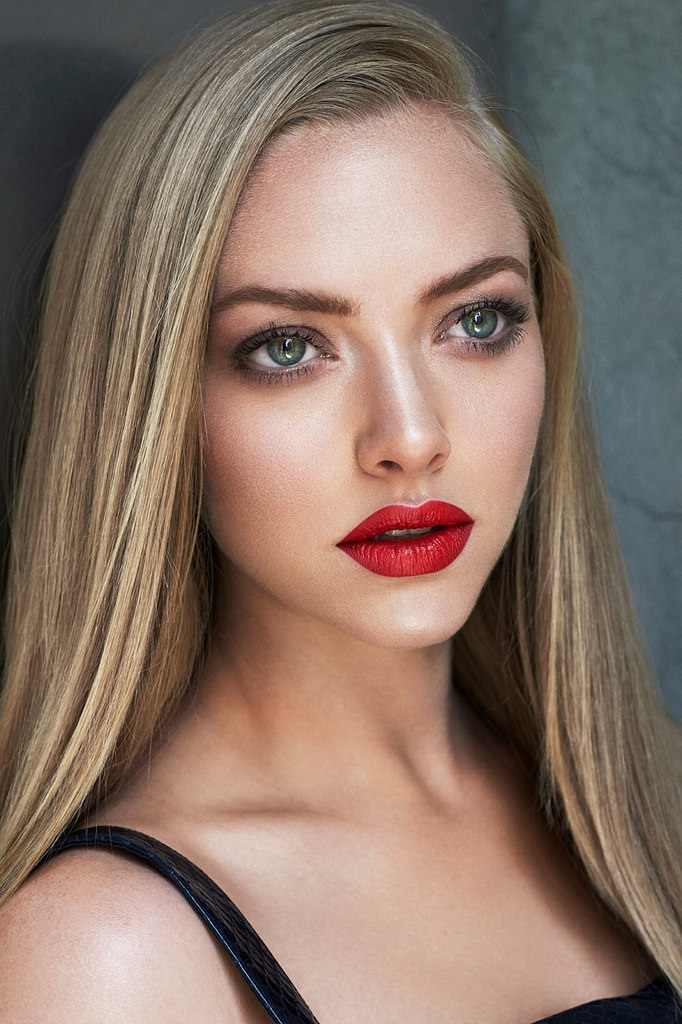 Rote lippen blonde haare