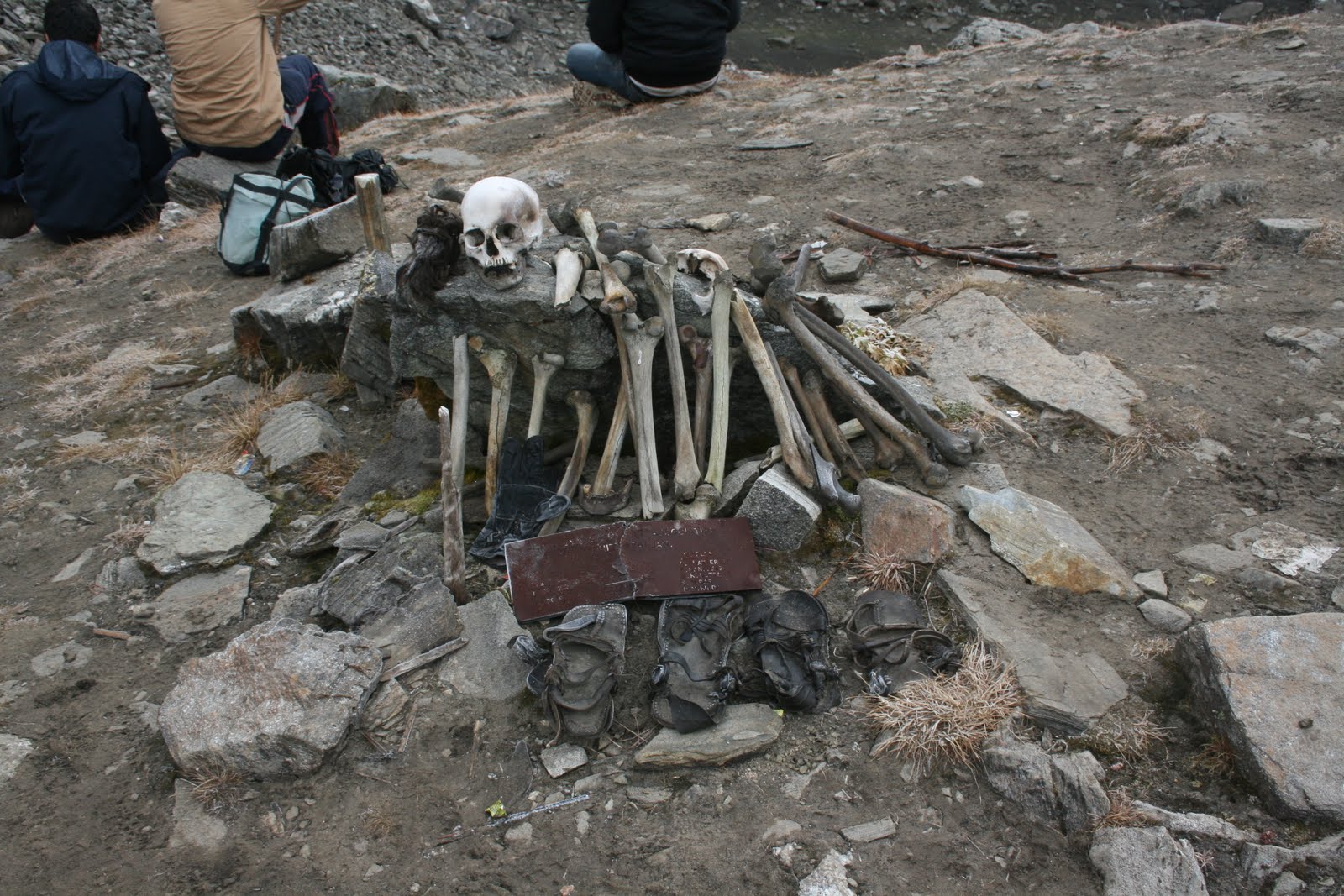 Роопкунд озеро скелетов в Индии