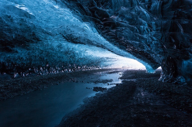 Ледяные пещеры ледника Ватнайекюдль, Исландия