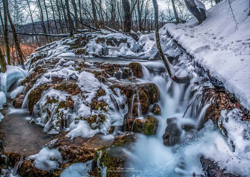 красивый водопад