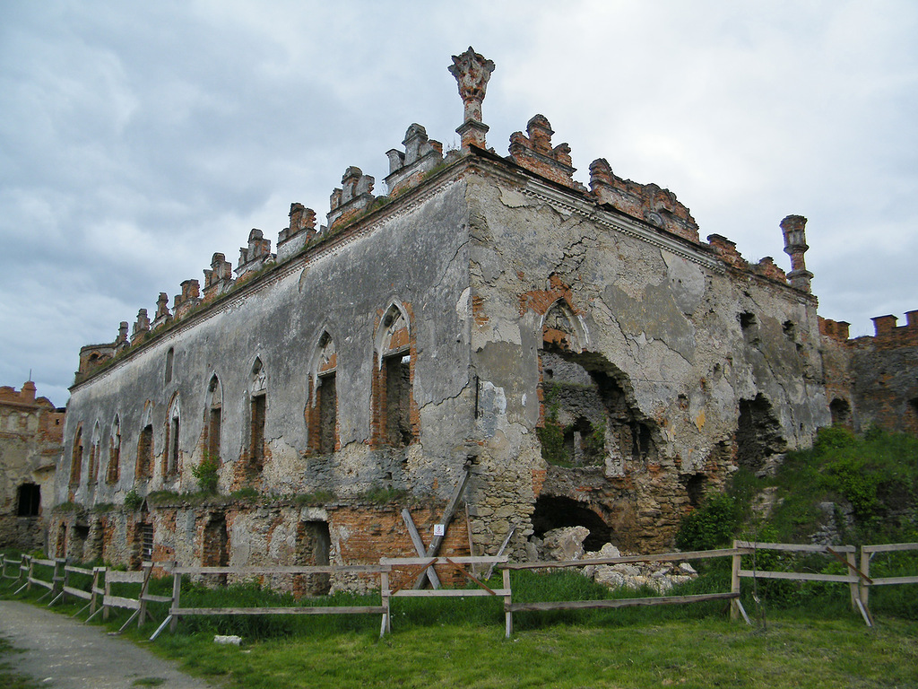 развалины дворца