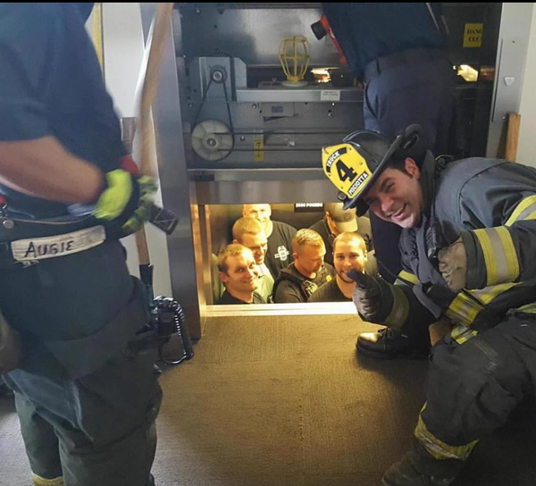 Пожарный в лифте