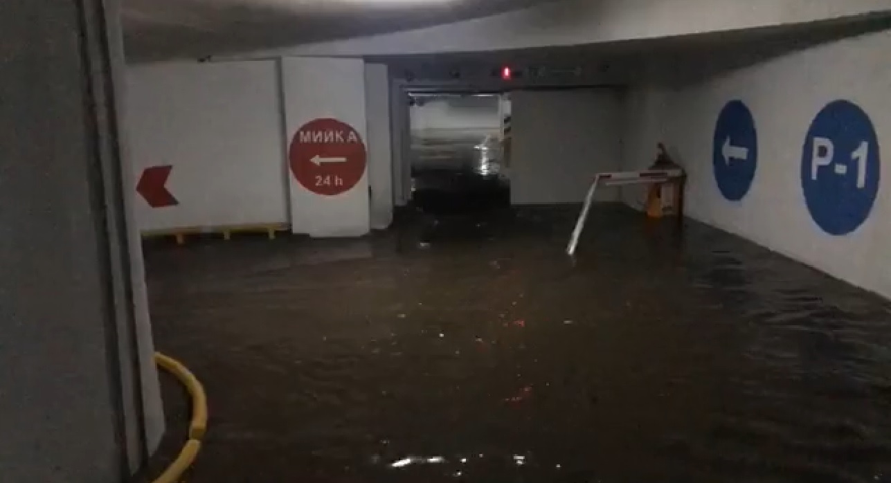 затопленная парковка