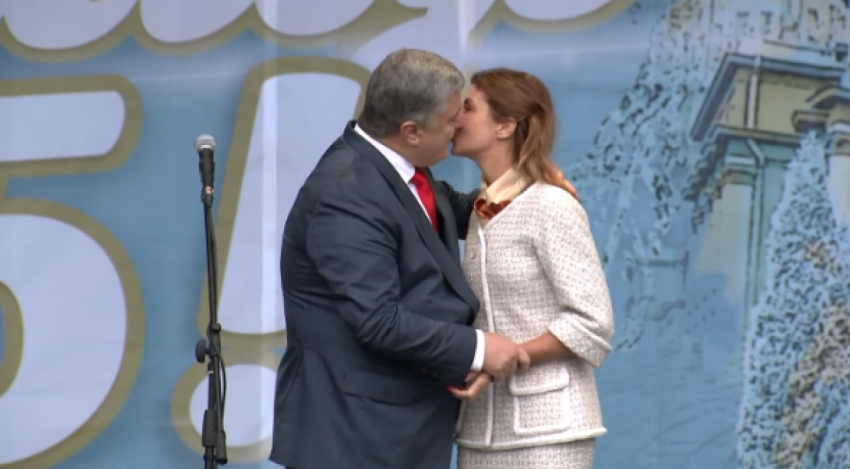 порошенко поцелуй