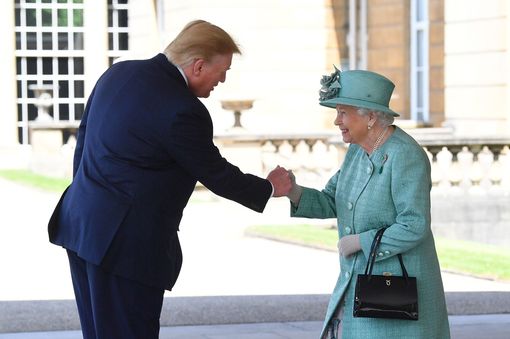 трамп и королева