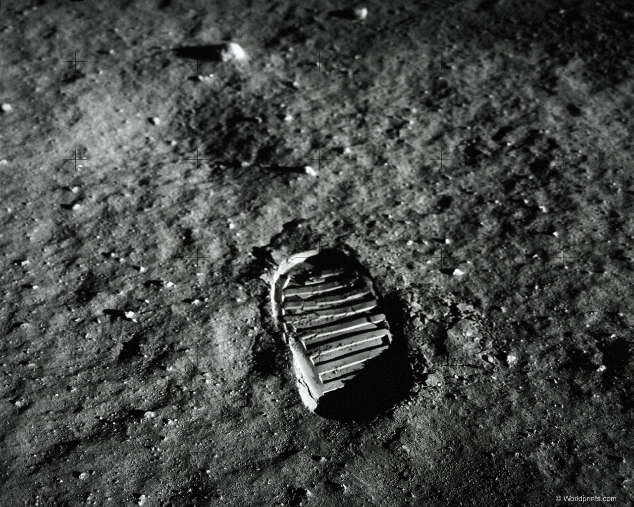 Следы луны 14 вк. Отпечаток Армстронга на Луне. Первый след на Луне. След Армстронга на Луне.